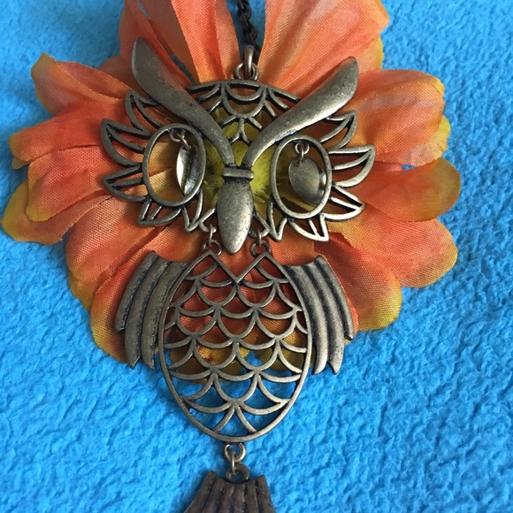 ON HOLD Adorable Brass Tone Owl Necklace - Picture 7 of 9